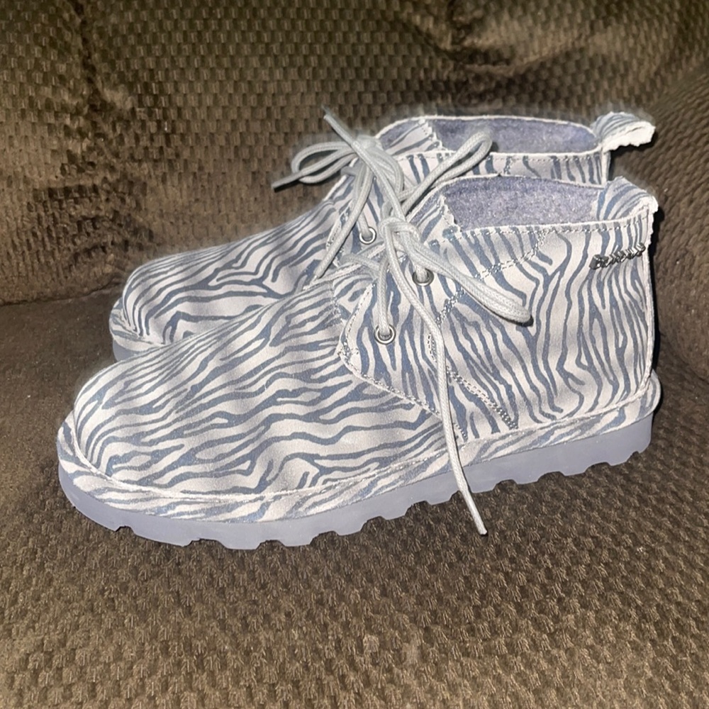 Women ankle boots brand new size 7 grey with black stripes